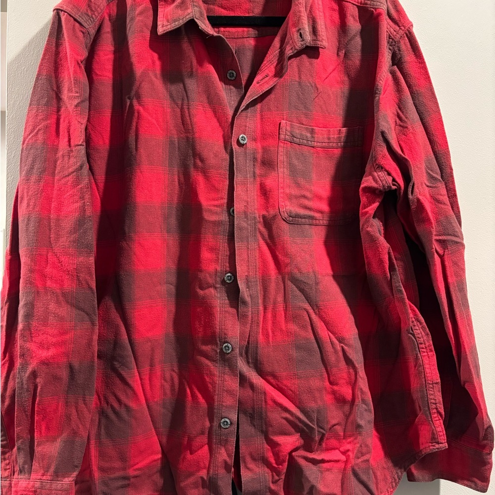 Columbia Men’s Red and Black Plaid Shirt XXL